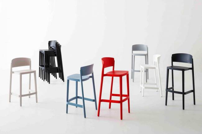 Стул пластиковый полубарный Abuela Stool 67 черный 500х440х910 мм Стул пластиковый полубарный Abuela Stool 67 черный 500х440х910 мм