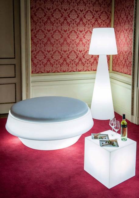 Торшер пластиковый уличный Pivot XL Lighting OUT белый Ø700х2100 мм Торшер пластиковый уличный Pivot XL Lighting OUT белый Ø700х2100 мм