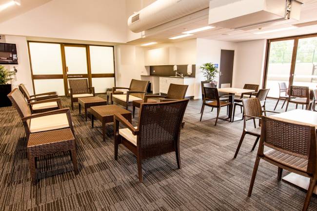 Кресло пластиковое плетеное с подушкой Miami Lounge Armchair коричневый 720х760х890 мм Кресло пластиковое плетеное с подушкой Miami Lounge Armchair коричневый 720х760х890 мм